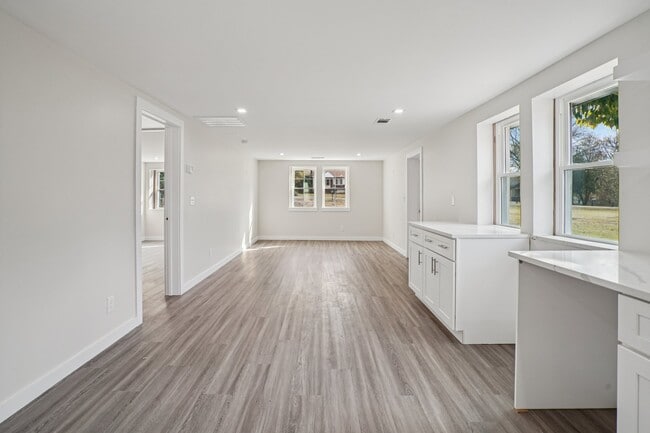 Building Photo - 2700 Alhambra Cir