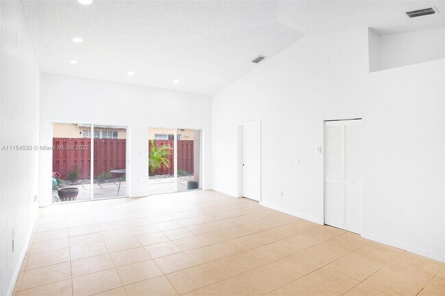 Foto del edificio - 16222 SW 102nd Ter