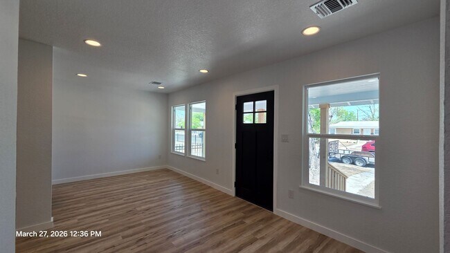 Foto del edificio - MUST SEE!! Woodlawn Lake  3 Bedroom 2 Full Bath Full Rehab