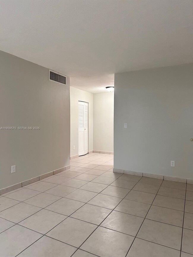 Foto del edificio - 10786 N Kendall Dr