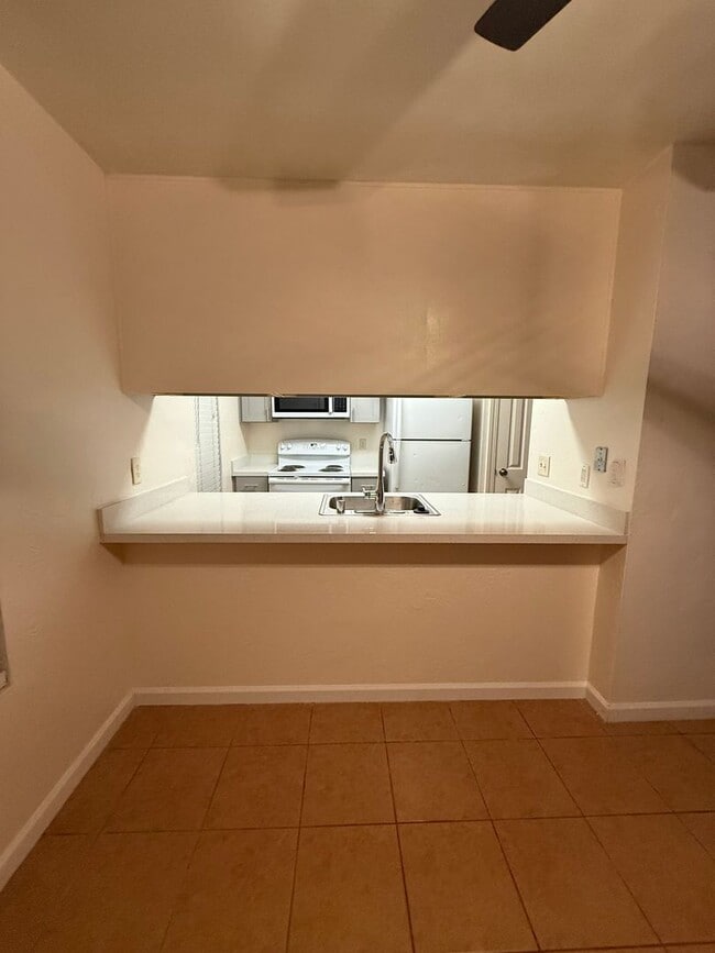 Building Photo - CONDO