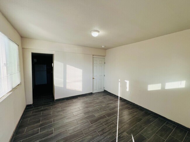 Foto del edificio - 7182 Ponce Dr