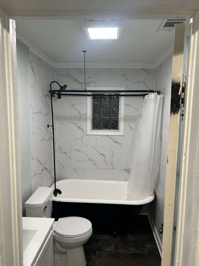 Building Photo - 1339 Jackson Ln