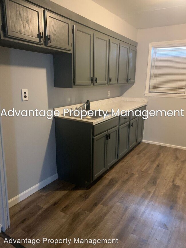 Foto del edificio - 3 br, 2 bath House - 1290 N. McNeil St.