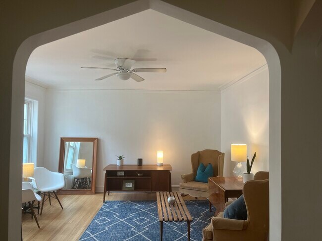 Foto del edificio - 1453 W Elmdale Ave