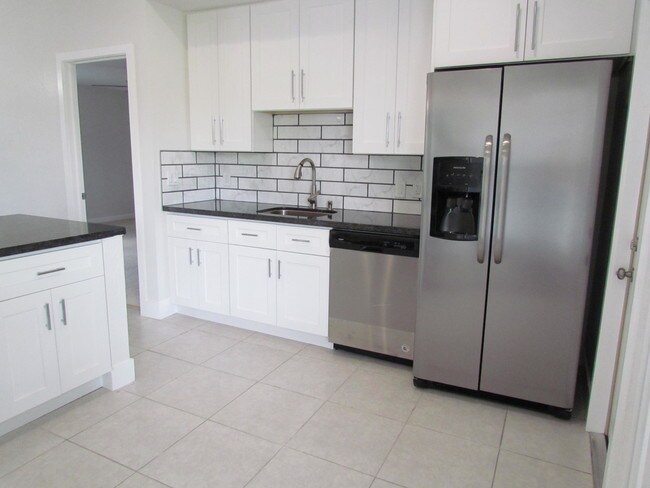 Building Photo - 3562 SW Rivera St