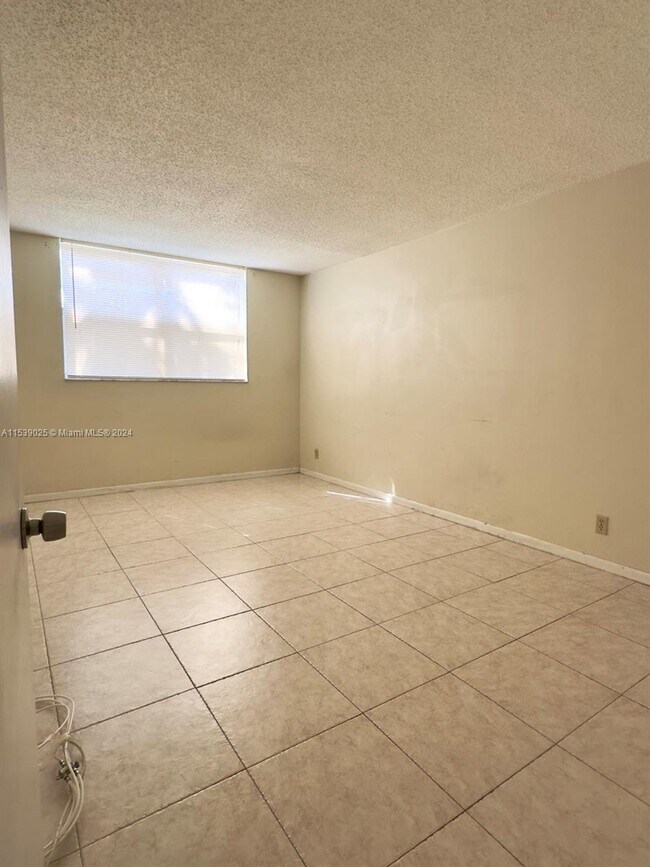 Foto del edificio - 480 Executive Center Dr