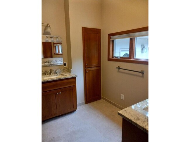 Foto del edificio - 8344 Parrish Ave NE