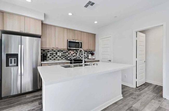Building Photo - 2884 N Glassell St