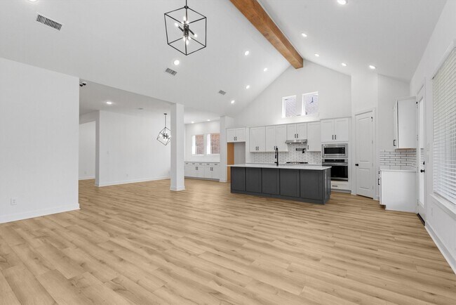 Foto del edificio - 15240 Hemingway Heights Dr