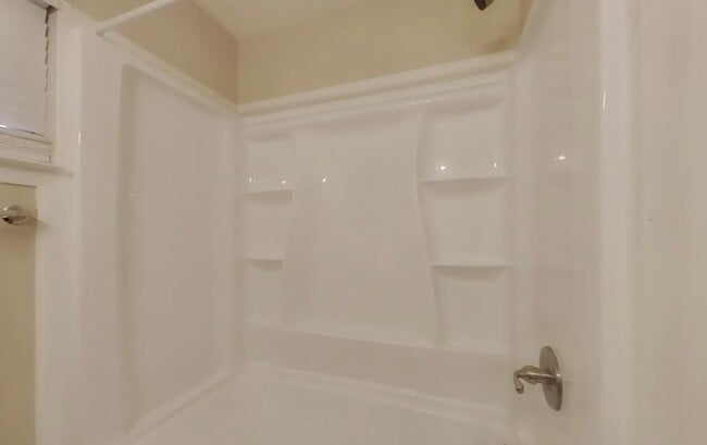 Building Photo - Comfortable Living, Beautiful Spaces — 4-Bedroom Home