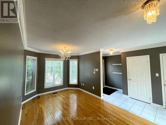 Photo du bâtiment - 2136 Golden Orchard Trail