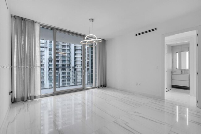 Foto del edificio - 300 Biscayne Blvd Way