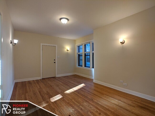 Building Photo - 4036 N Ashland Ave