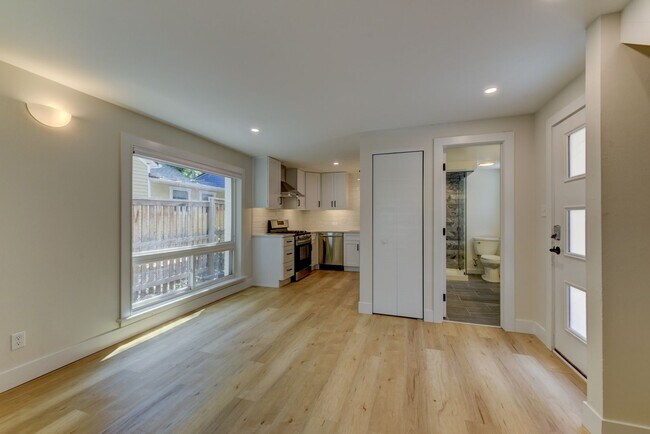 Foto del edificio - 616 Marine St