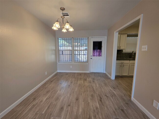 Foto del edificio - 7050 Inwood Park Dr