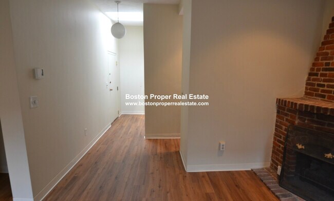 Building Photo - 63 St Germain St