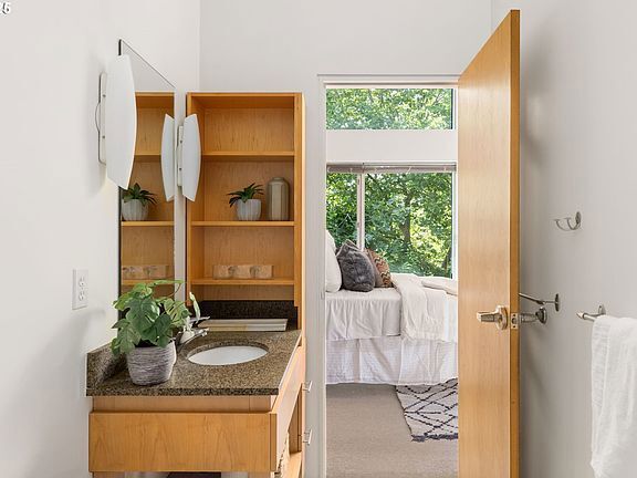 Building Photo - 1510 SE 34th Ave