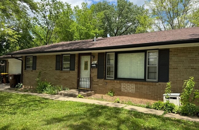 Building Photo - 239 Flintridge Dr