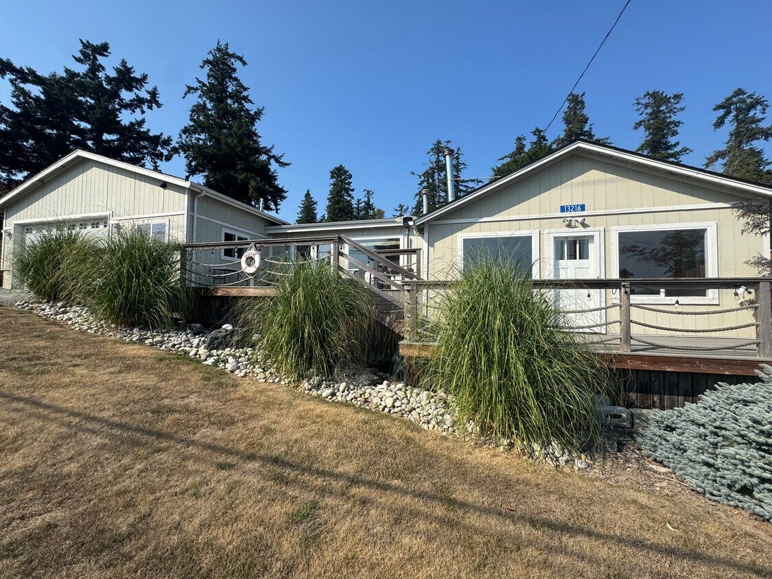 Foto principal - 3 Bed, 2 Bath in Anacortes WATER VIEW