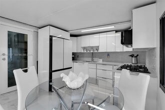 Building Photo - 2140 W 53rd St