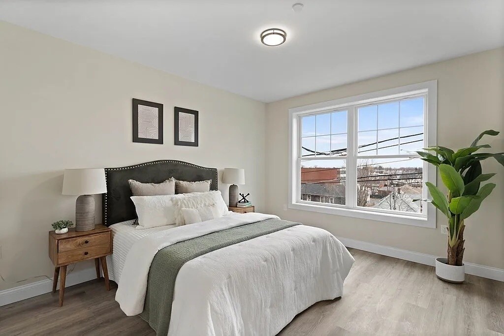 Foto principal - 365 Newport Ave