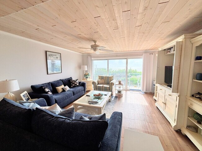 Building Photo - 11000 S Ocean Dr