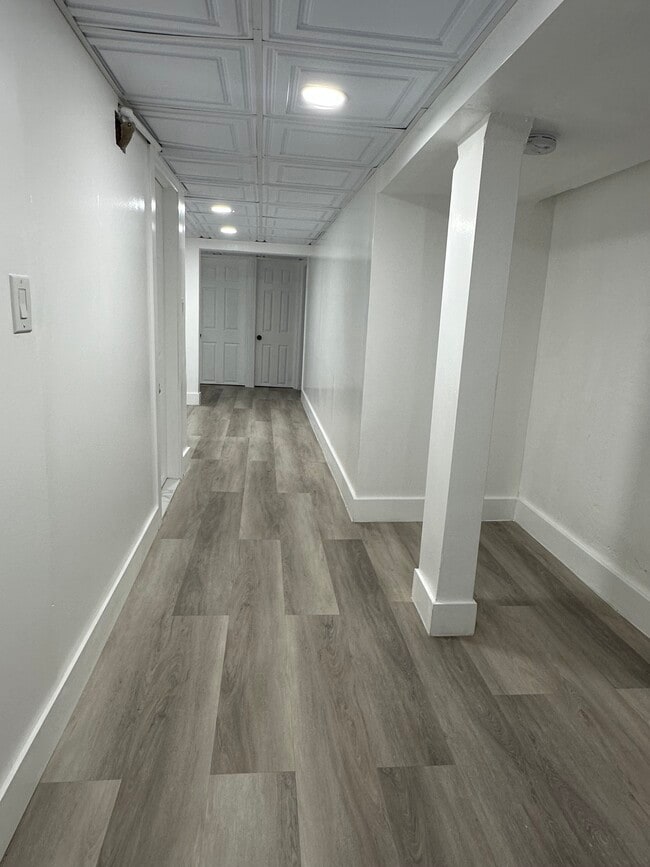 Hallway - 16 Bellair Pl