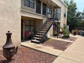 Building Photo - 538 Ortiz Dr SE