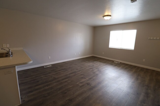 Building Photo - Pet Friendly Legacy Farms Townhome