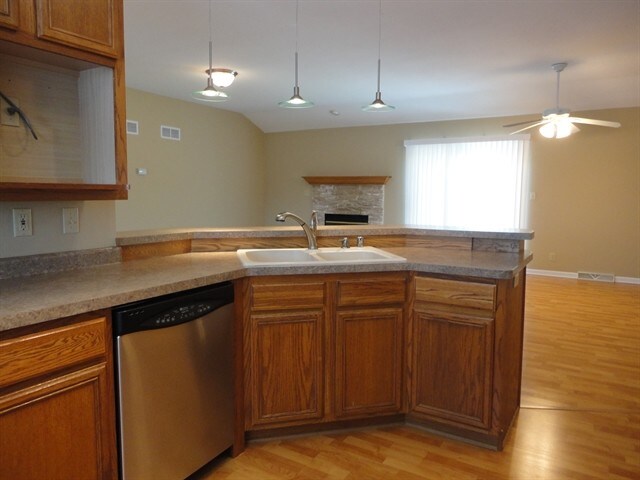 Foto del edificio - 744 Ridge View Dr