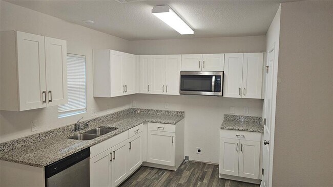 Building Photo - 15740 Del Norte Dr