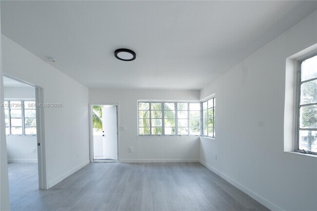 Building Photo - 423 NE 71st St