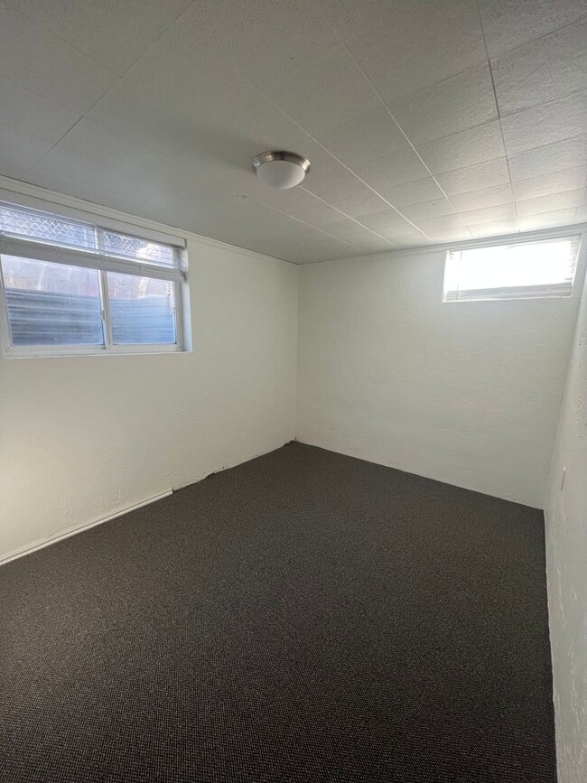 Building Photo - Recently Renovated Provo Home