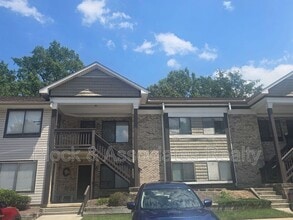 Building Photo - 606 English Ct
