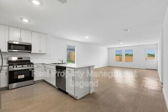 Building Photo - 216 Asterwood Ln