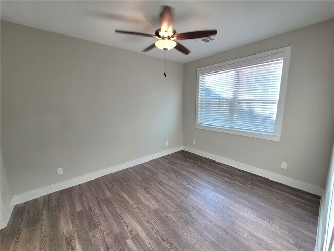 Foto del edificio - 1620 Oak Tree Dr