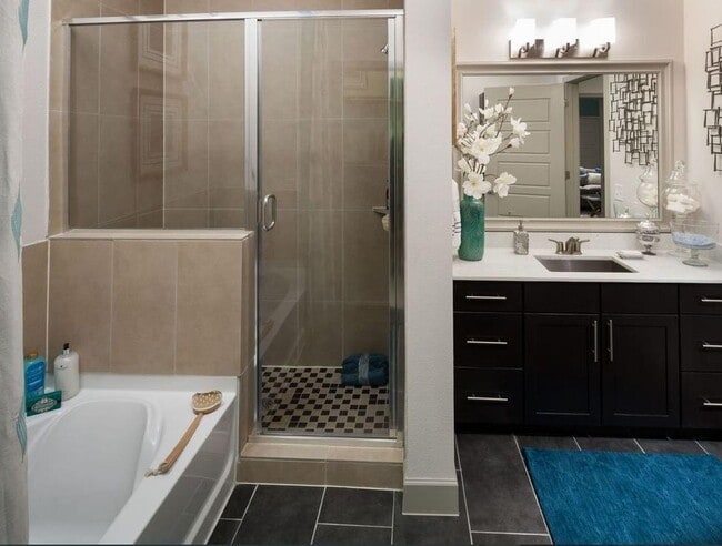 Full Bathroom - Maple at Med Center