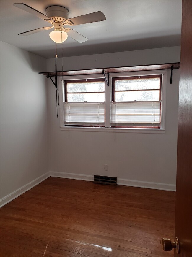 Building Photo - 14 Montgomery Street