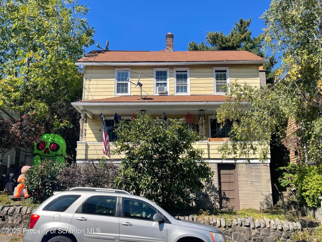 Primary Photo - 1031 Lincoln St