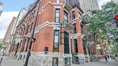 Building Photo - 42 E Chicago Ave