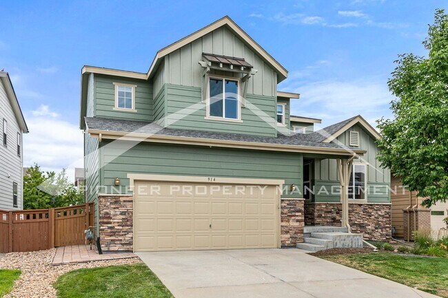 Building Photo - Spacious Home with Central AC and Washer/D...