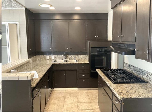 Foto del edificio - 13139 Archwood St