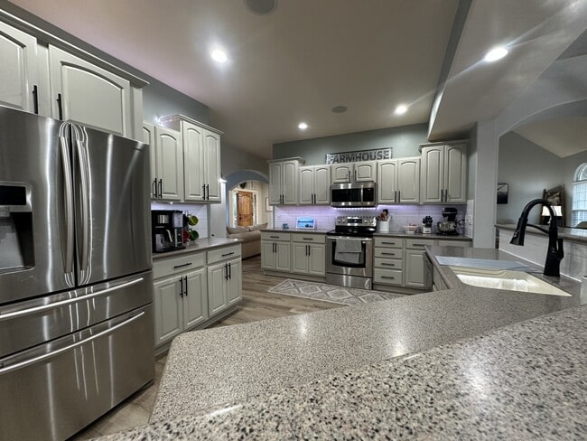 Building Photo - 442 Mediterranean Way