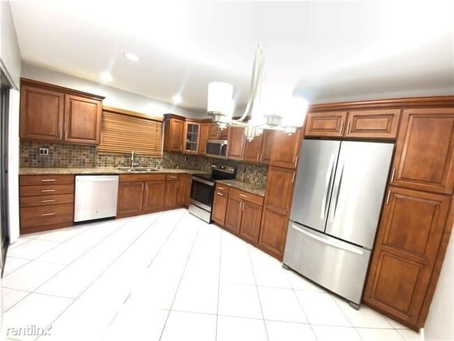 Foto del edificio - 3 br, 2 bath House - 5560 NW 50th Ave