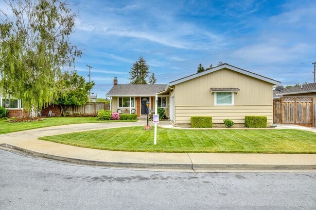 Building Photo - 15104 Bellflower Ct