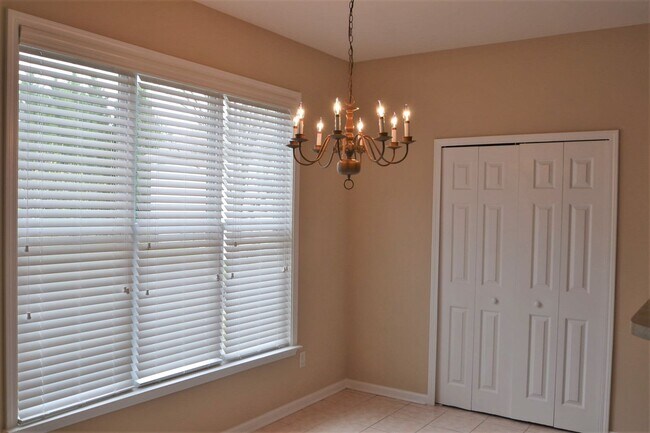 Building Photo - 6059 Foxcroft Ct