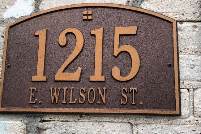 Executive Living on the Isthmus - 1215 Wilson E St