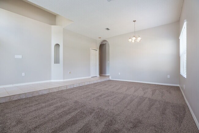 Building Photo - 3337 Bellingham Dr