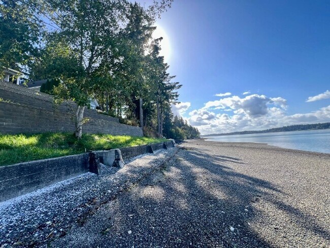 Foto del edificio - Beachfront Cabin - Water Included